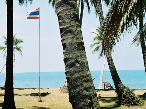 Lipa Noi Beach