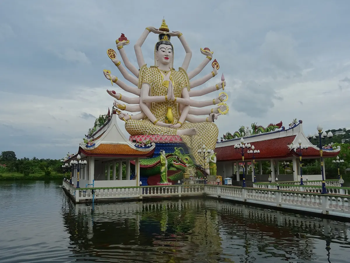 Wat Plai Laem