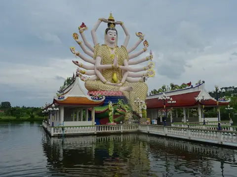 Wat Plai Laem